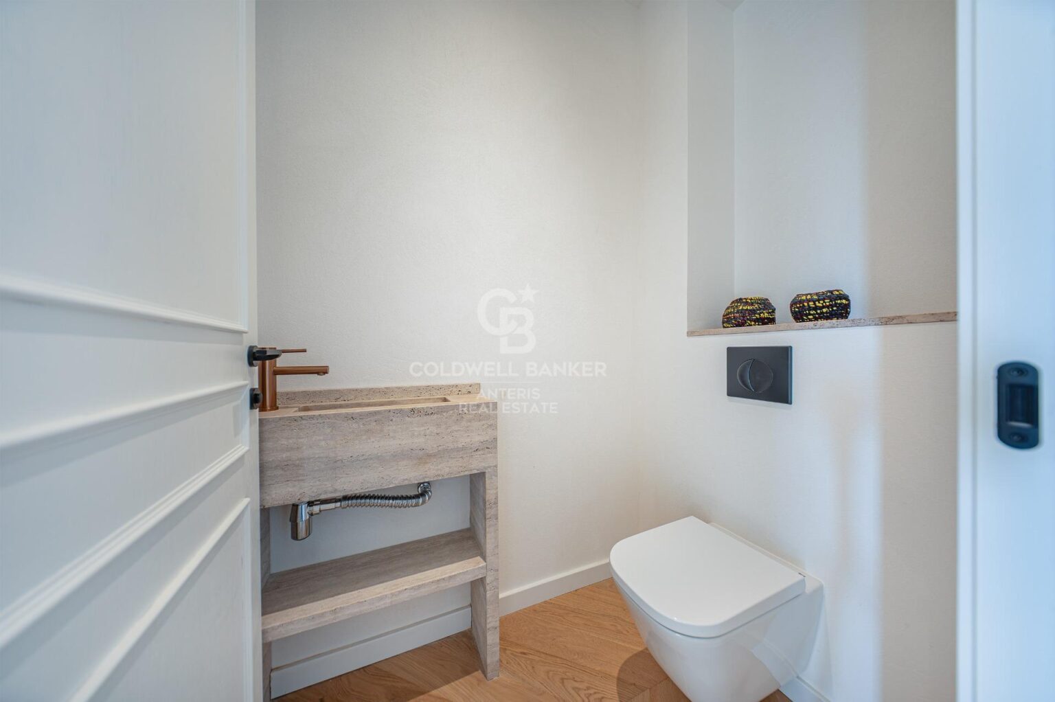 Ático reformado a estrenar en el paseo San Juan con 4 dormitorios en-suite y una terraza orientada a sur