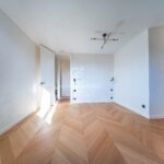 Ático reformado a estrenar en el paseo San Juan con 4 dormitorios en-suite y una terraza orientada a sur