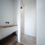 Ático reformado a estrenar en el paseo San Juan con 4 dormitorios en-suite y una terraza orientada a sur