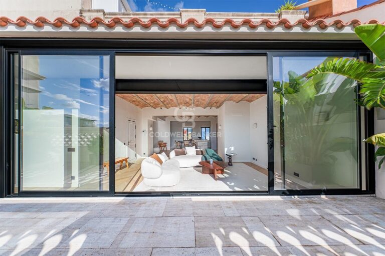 Słoneczny, odnowiony penthouse z tarasem