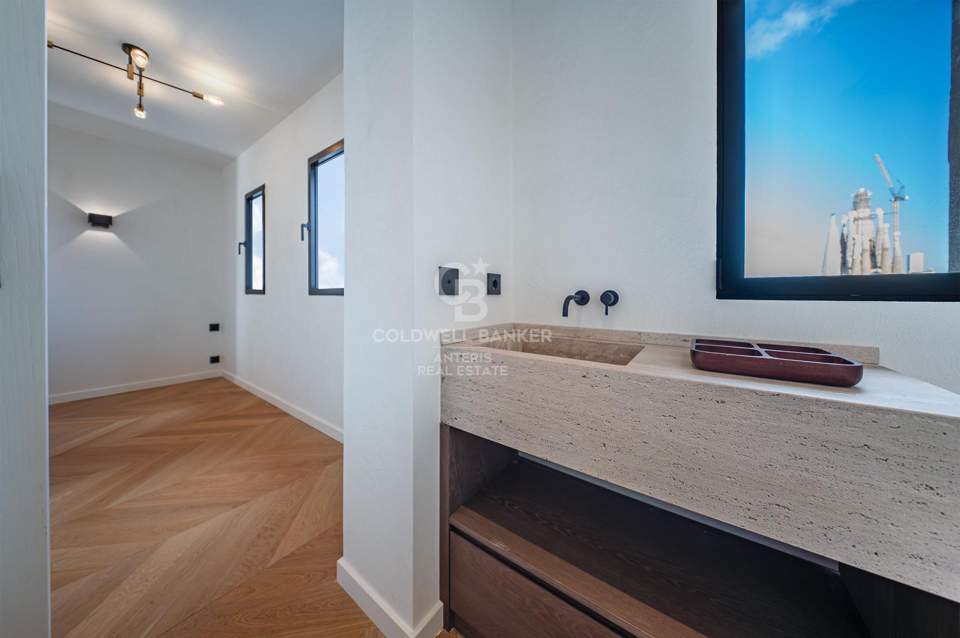 Bright renovated penthouse with terrace