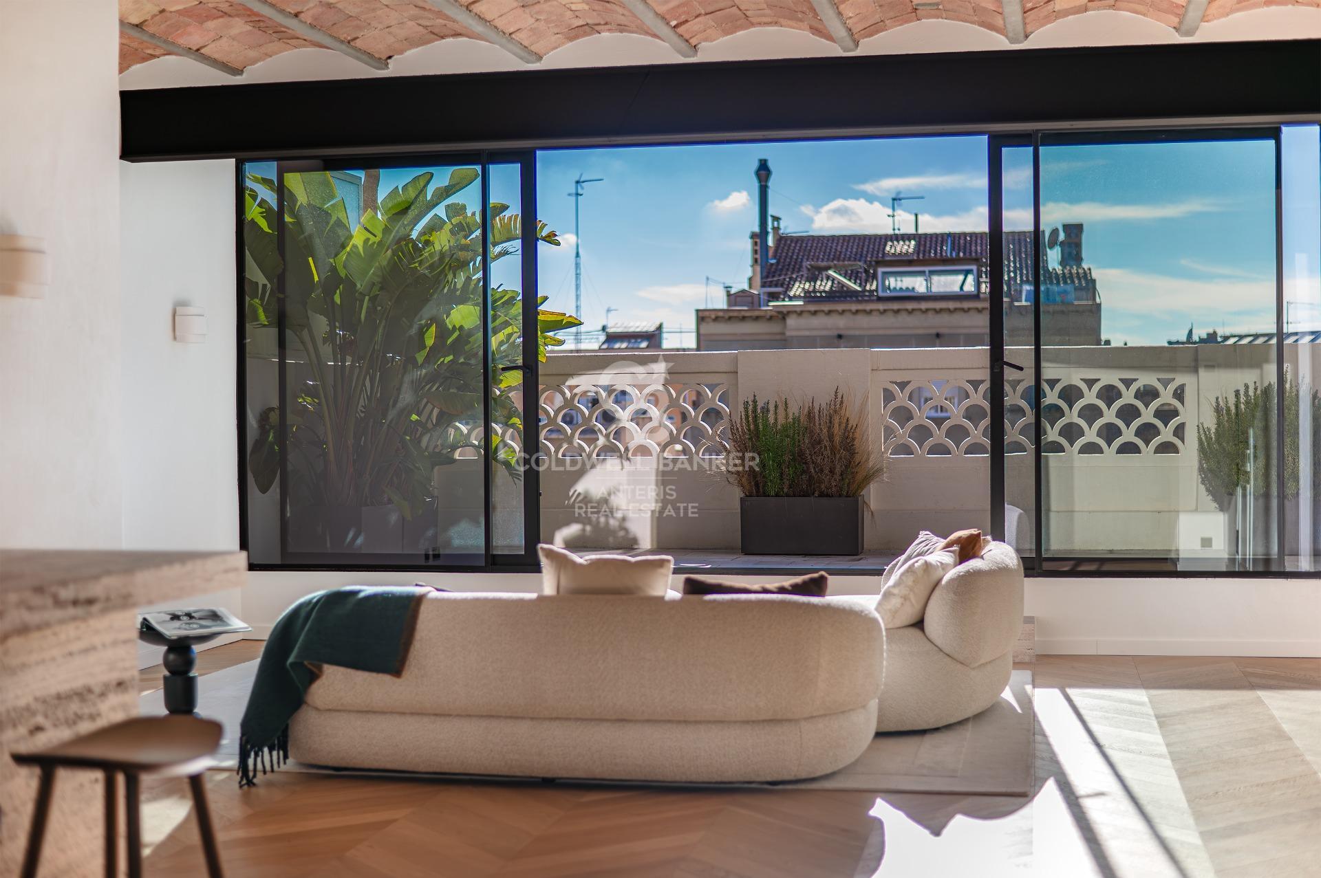 Bright renovated penthouse with terrace