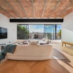 Ático reformado a estrenar en el paseo San Juan con 4 dormitorios en-suite y una terraza orientada a sur