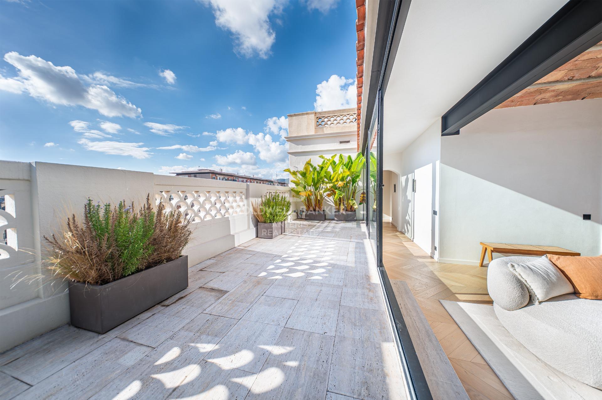 Bright renovated penthouse with terrace