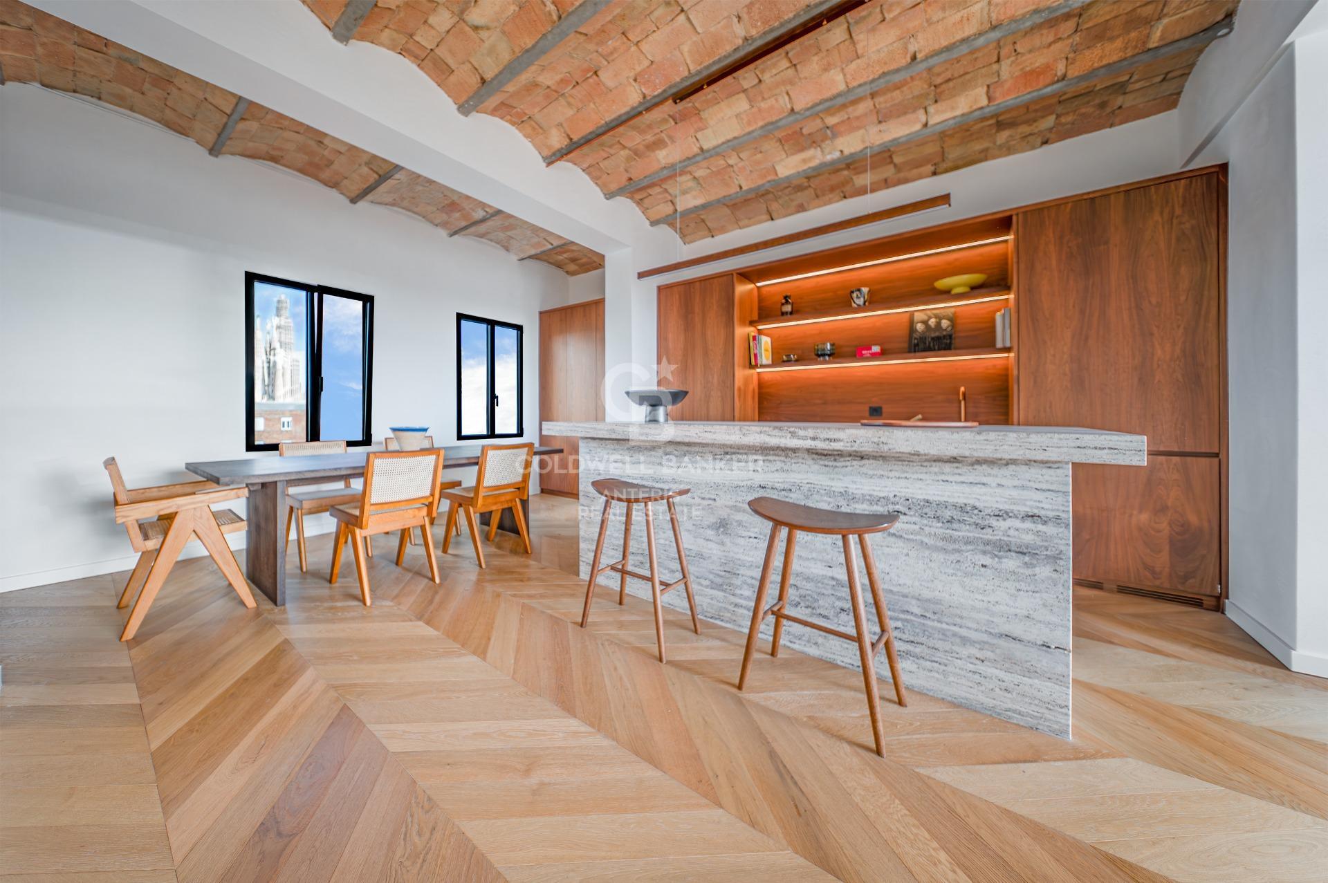 Bright renovated penthouse with terrace