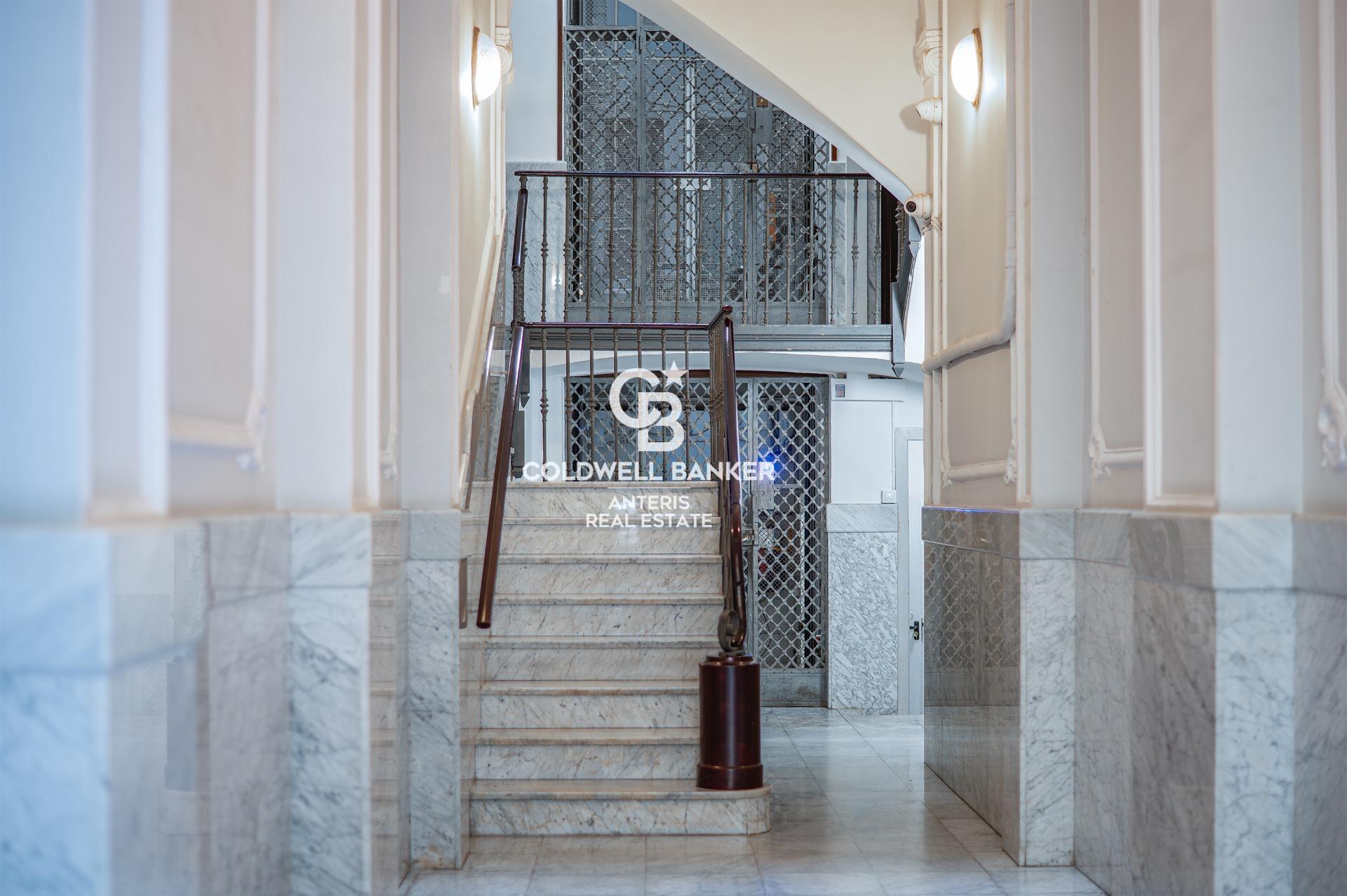 Encanto histórico en finca regia del Eixample Dret