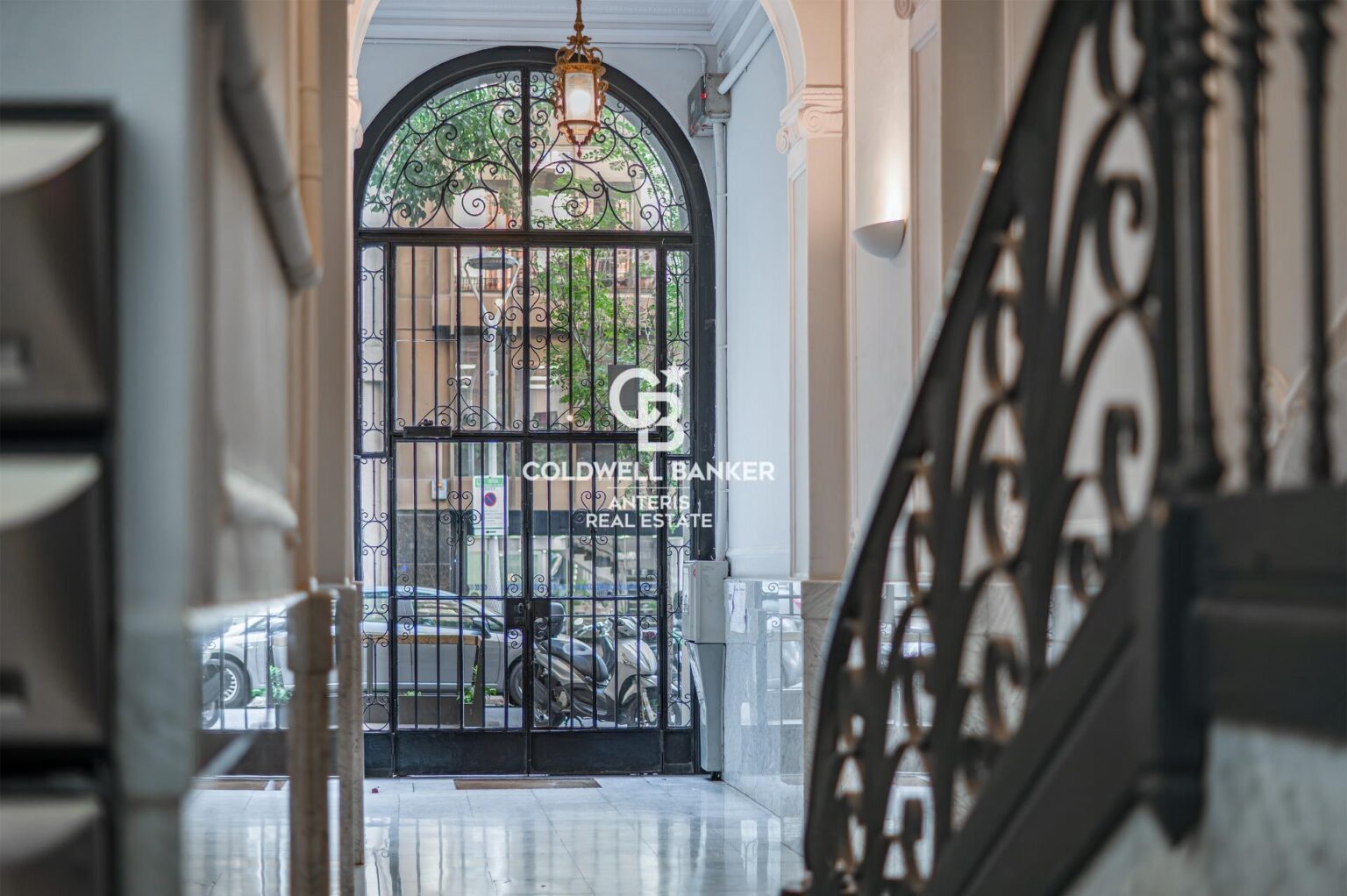 Historyczny urok w zabytkowej kamienicy w dzielnicy Eixample Dreta