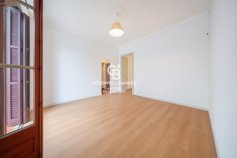 Historyczny urok w zabytkowej kamienicy w dzielnicy Eixample Dreta