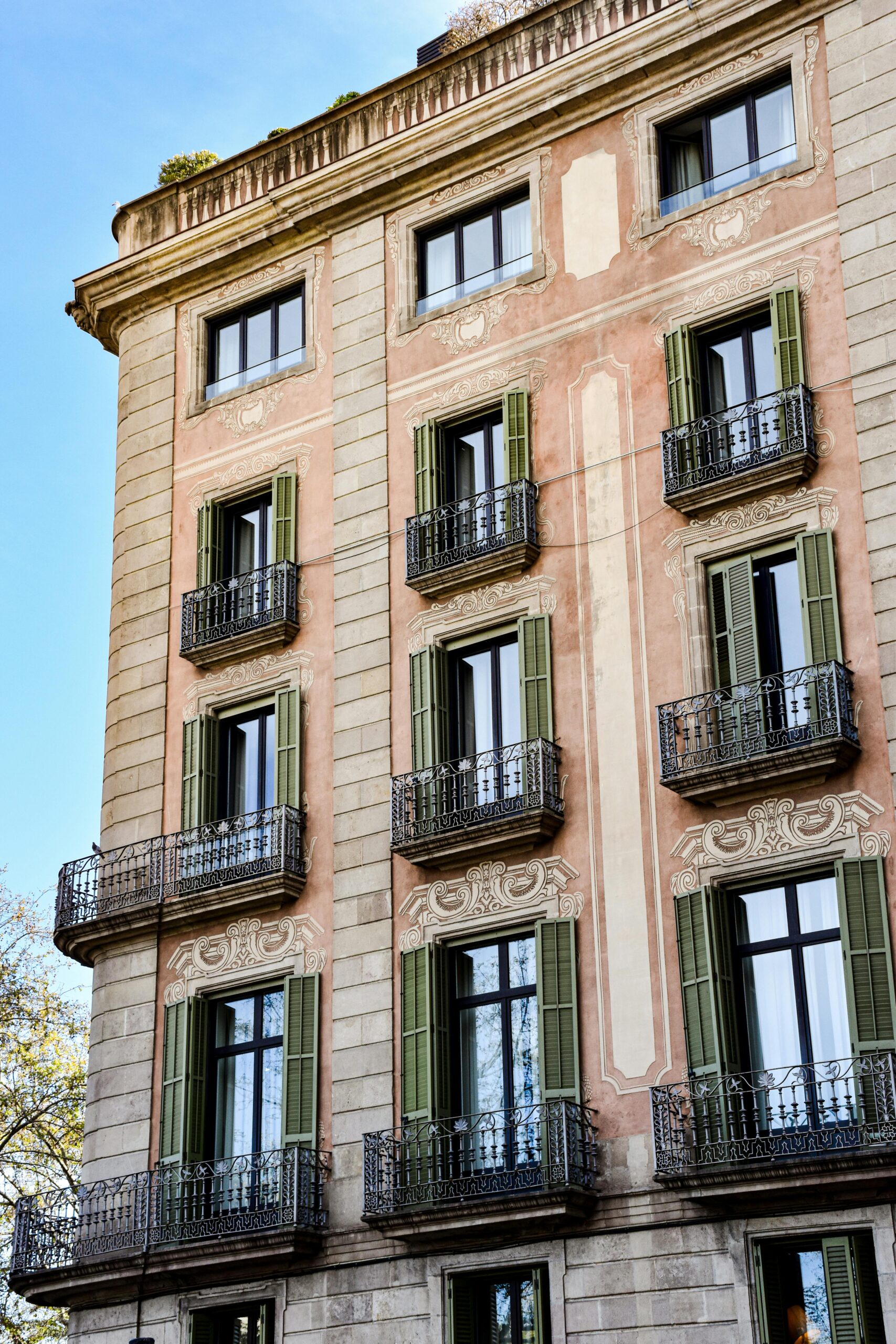 Principal, Entresuelo and Ático – The Story Behind Barcelona’s Floor System and How Urban Life Has Evolved