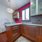 Jasny penthouse w klasycznej posiadłości