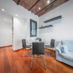 Jasny penthouse w klasycznej posiadłości