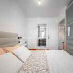 Jasny penthouse w klasycznej posiadłości