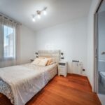 Jasny penthouse w klasycznej posiadłości