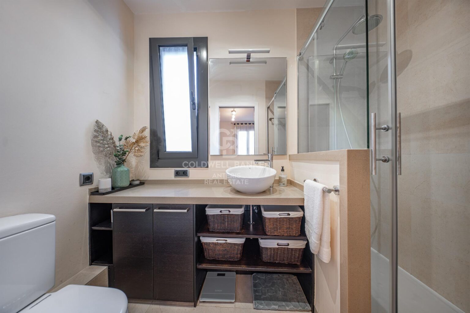 Jasny penthouse w klasycznej posiadłości