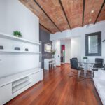 Jasny penthouse w klasycznej posiadłości