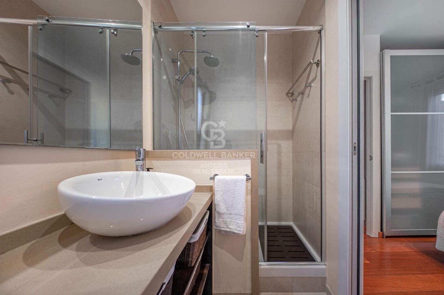 Jasny penthouse w klasycznej posiadłości