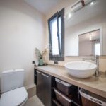 Jasny penthouse w klasycznej posiadłości