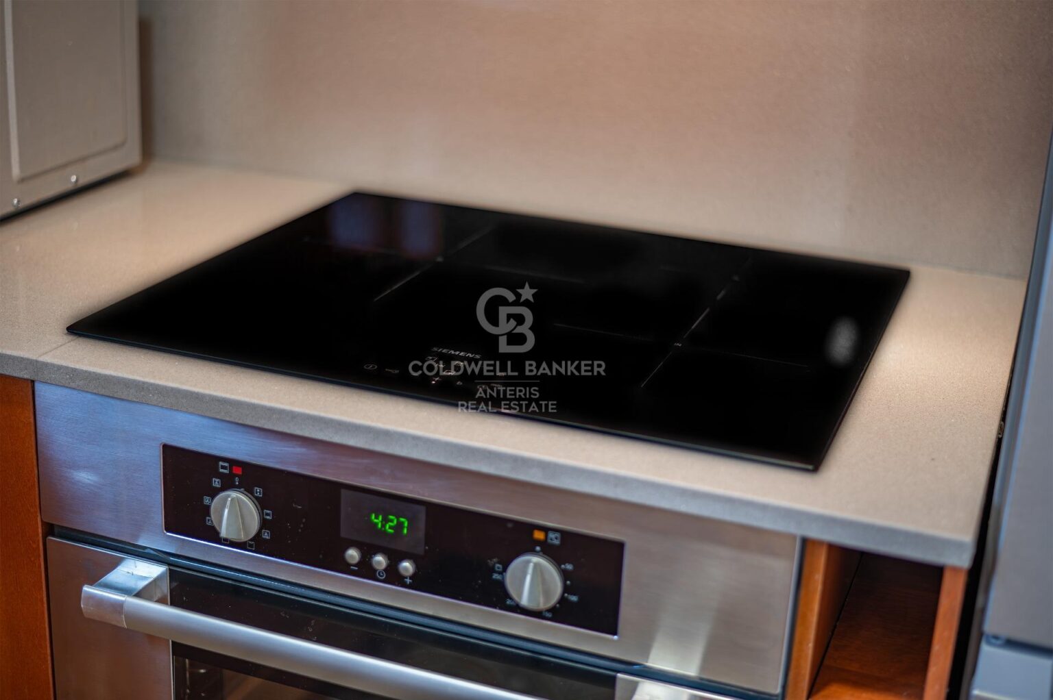 Jasny penthouse w klasycznej posiadłości