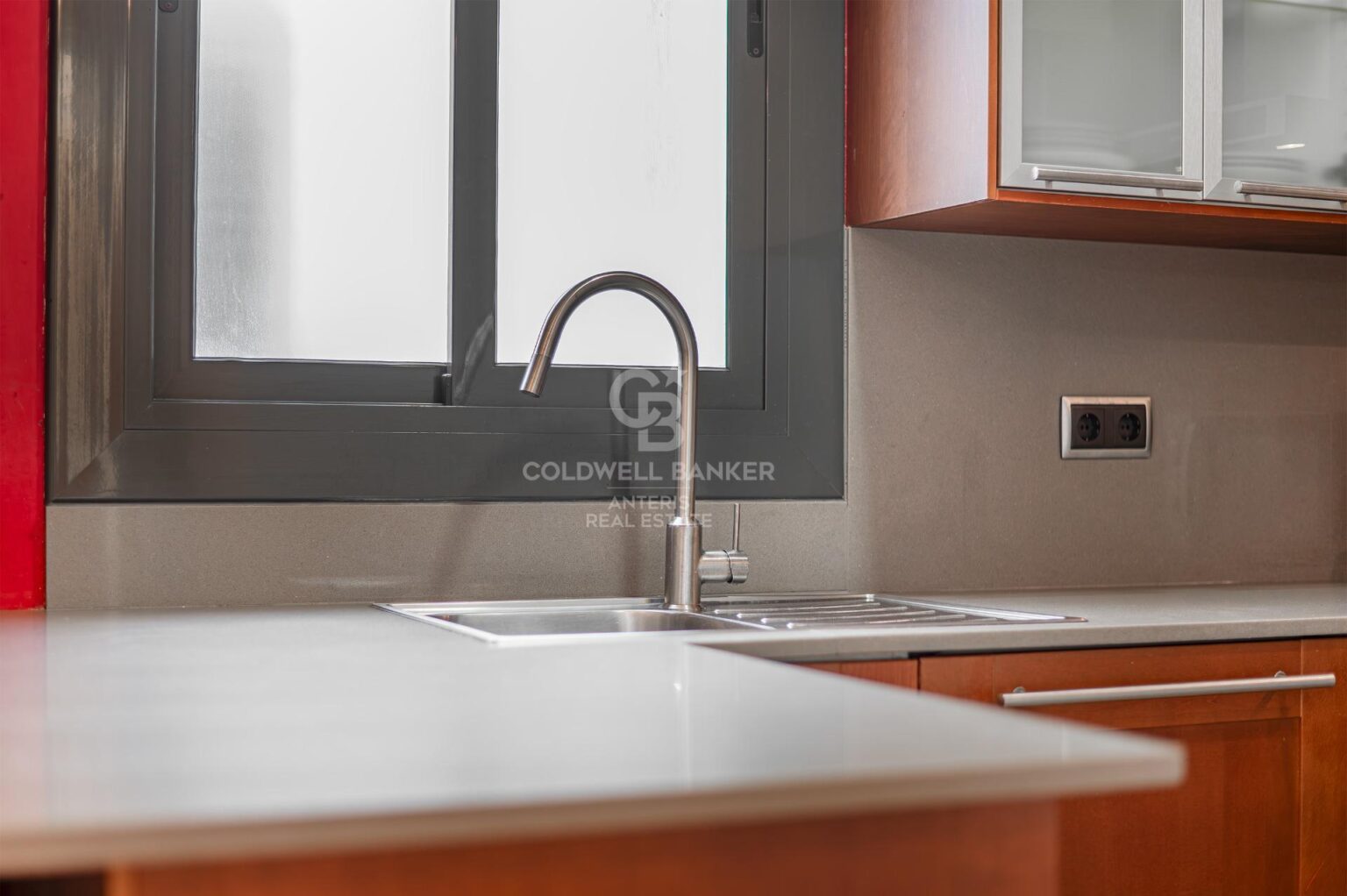 Jasny penthouse w klasycznej posiadłości