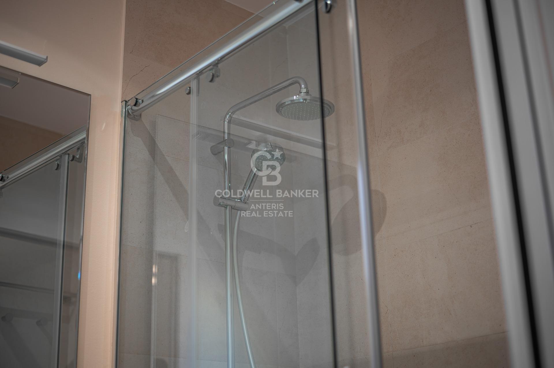 Piso en venta en el corazón de Les Corts situado en la última planta del edificio con ascensor