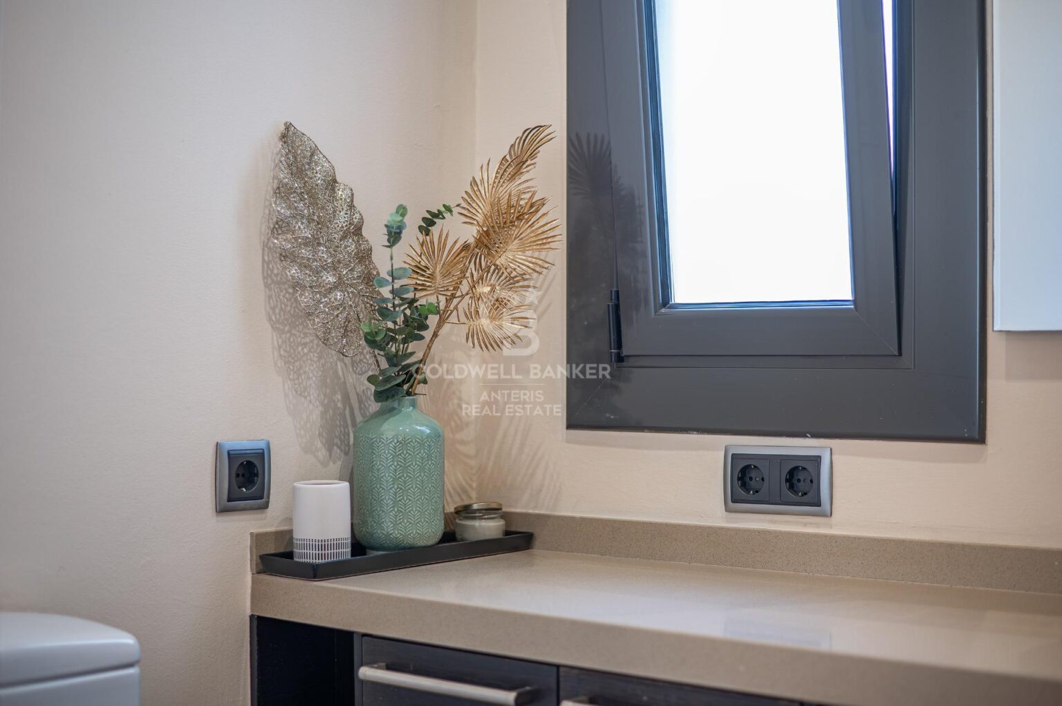 Jasny penthouse w klasycznej posiadłości