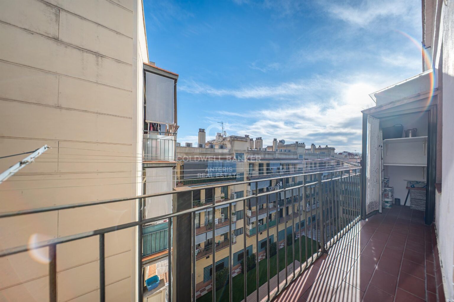 Jasny penthouse w klasycznej posiadłości