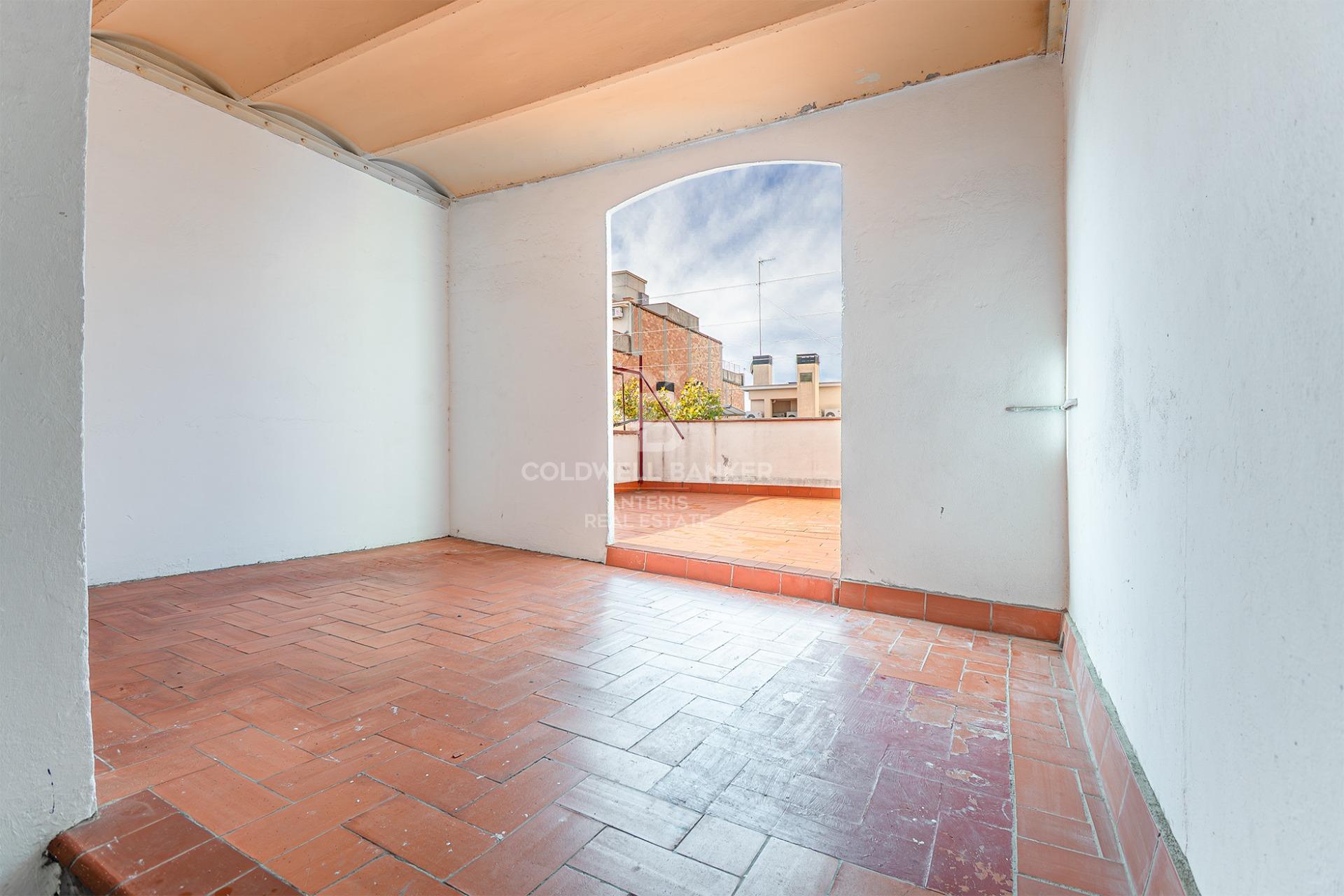 Piso en venta en el corazón de Les Corts situado en la última planta del edificio con ascensor