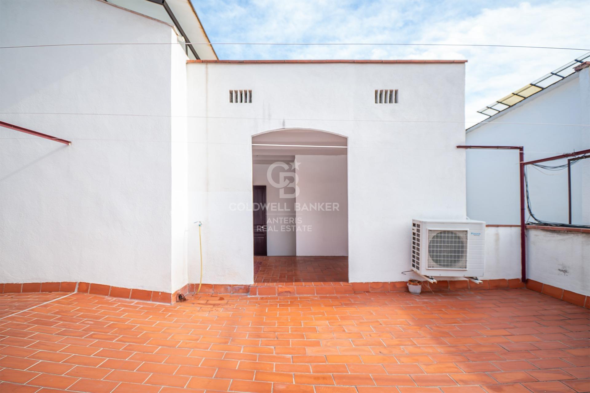 Piso en venta en el corazón de Les Corts situado en la última planta del edificio con ascensor