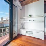 Jasny penthouse w klasycznej posiadłości