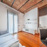 Jasny penthouse w klasycznej posiadłości