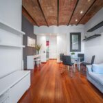 Jasny penthouse w klasycznej posiadłości