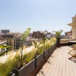 Ático con terraza, reformado y amueblado en la calle Girona