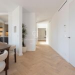 Ático con terraza, reformado y amueblado en la calle Girona