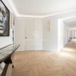 Ático con terraza, reformado y amueblado en la calle Girona