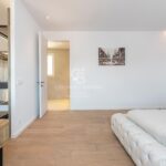 Ático con terraza, reformado y amueblado en la calle Girona