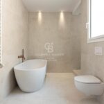 Ático con terraza, reformado y amueblado en la calle Girona