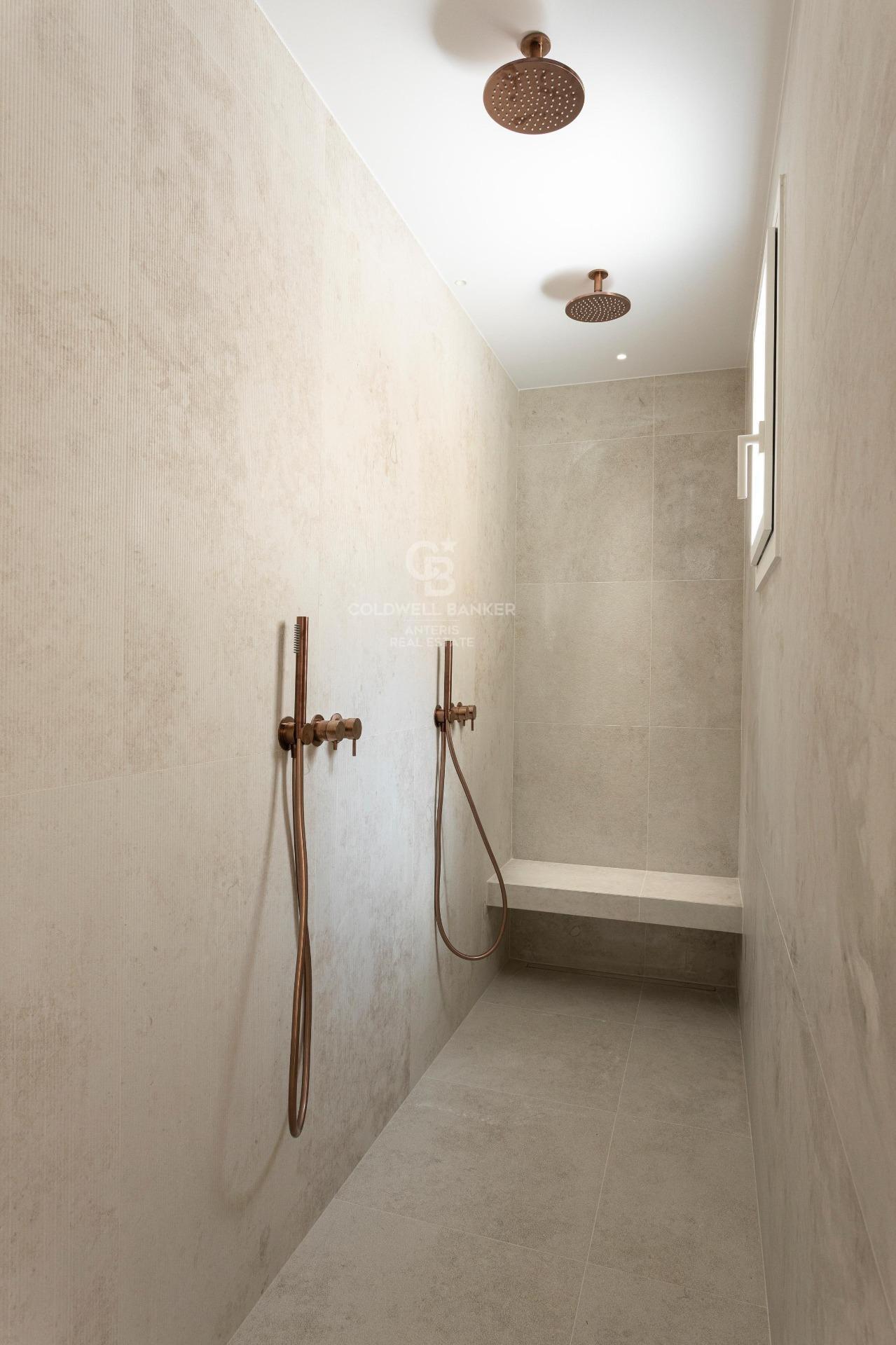 Ático con terraza, reformado y amueblado en la calle Girona