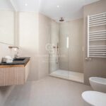 Ático con terraza, reformado y amueblado en la calle Girona