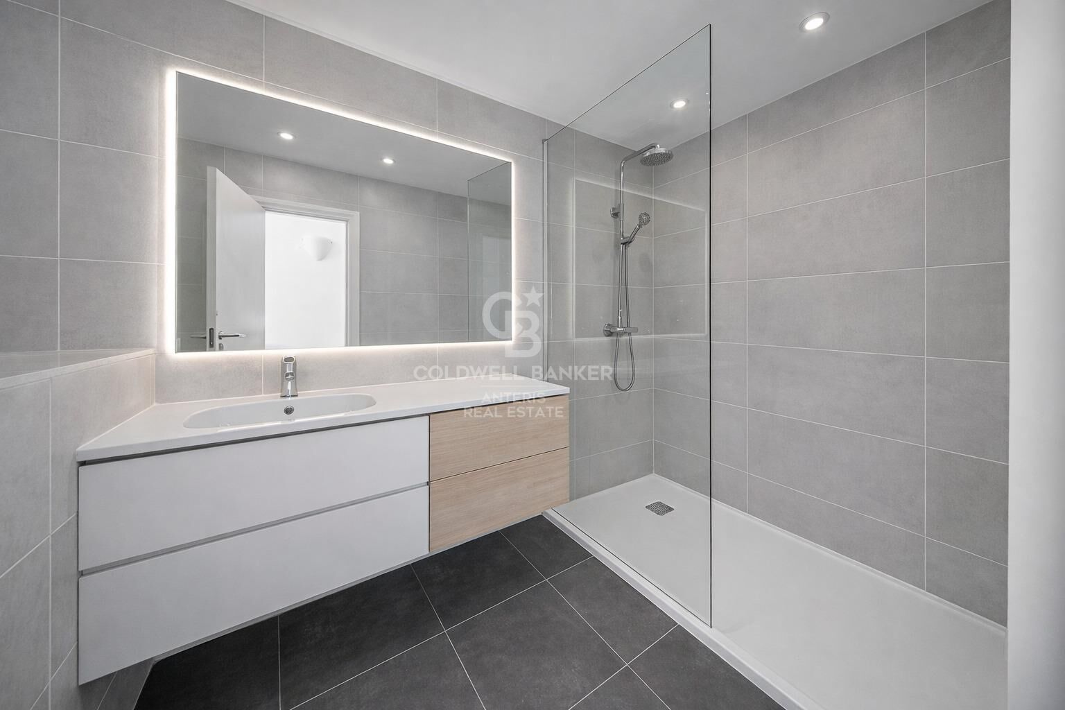 Penthouse in La Bonanova with two private terraces