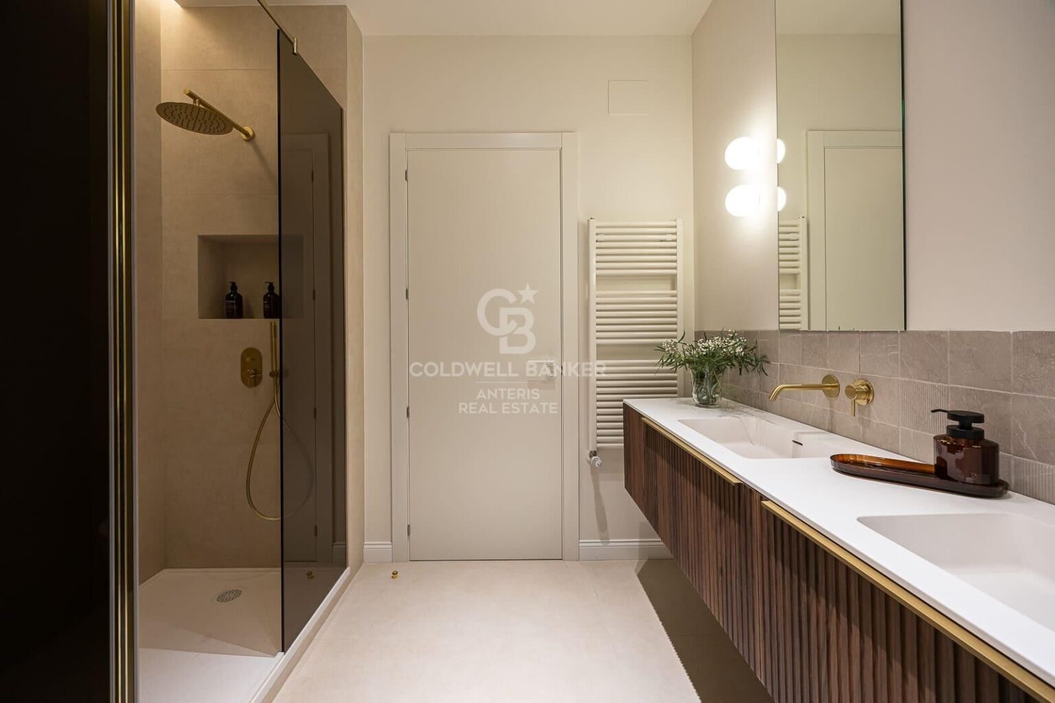 Przestronne mieszkanie po ekskluzywnym remoncie w centrum miasta