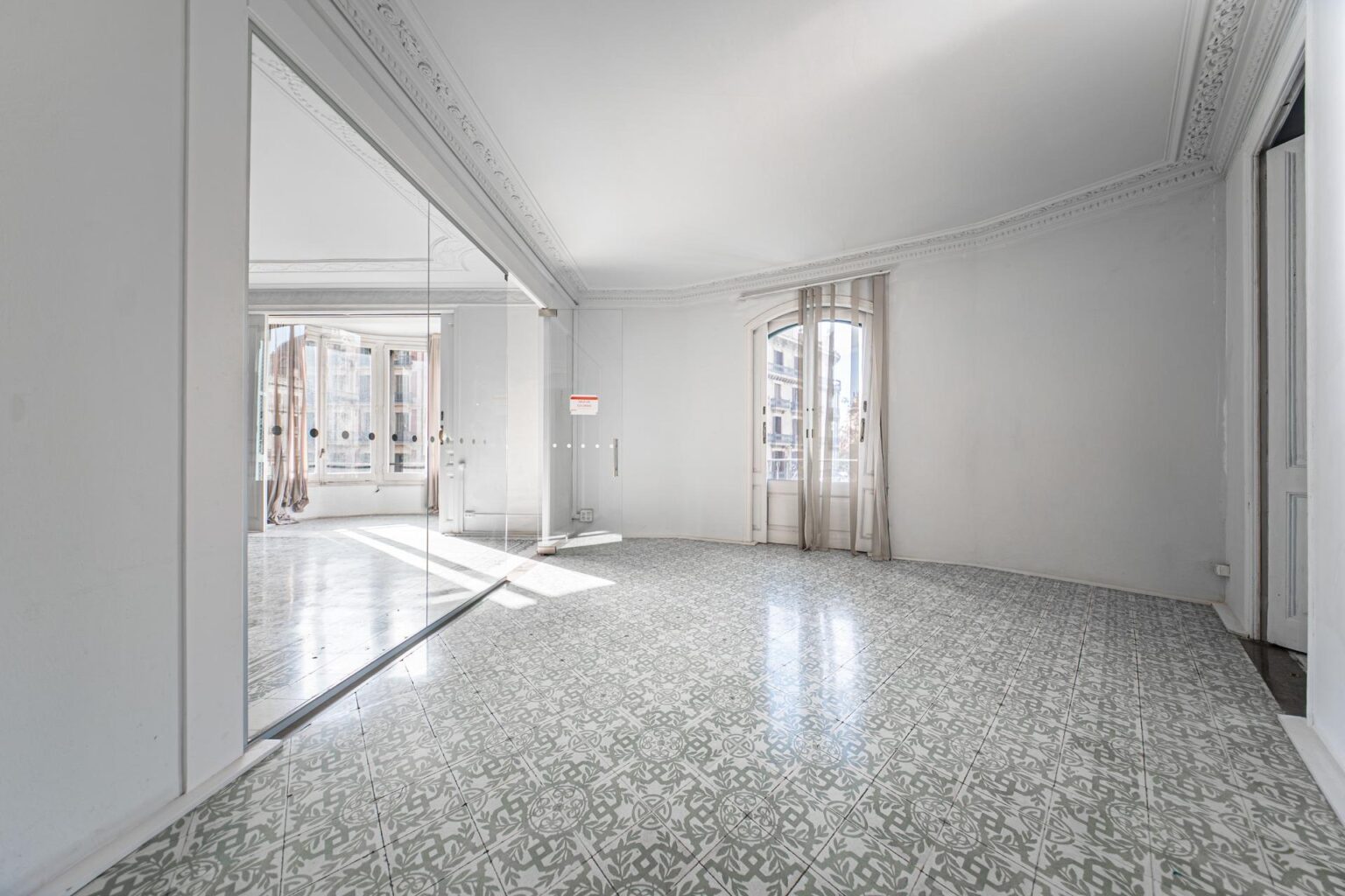 Luminoso y céntrico despacho en alquiler.