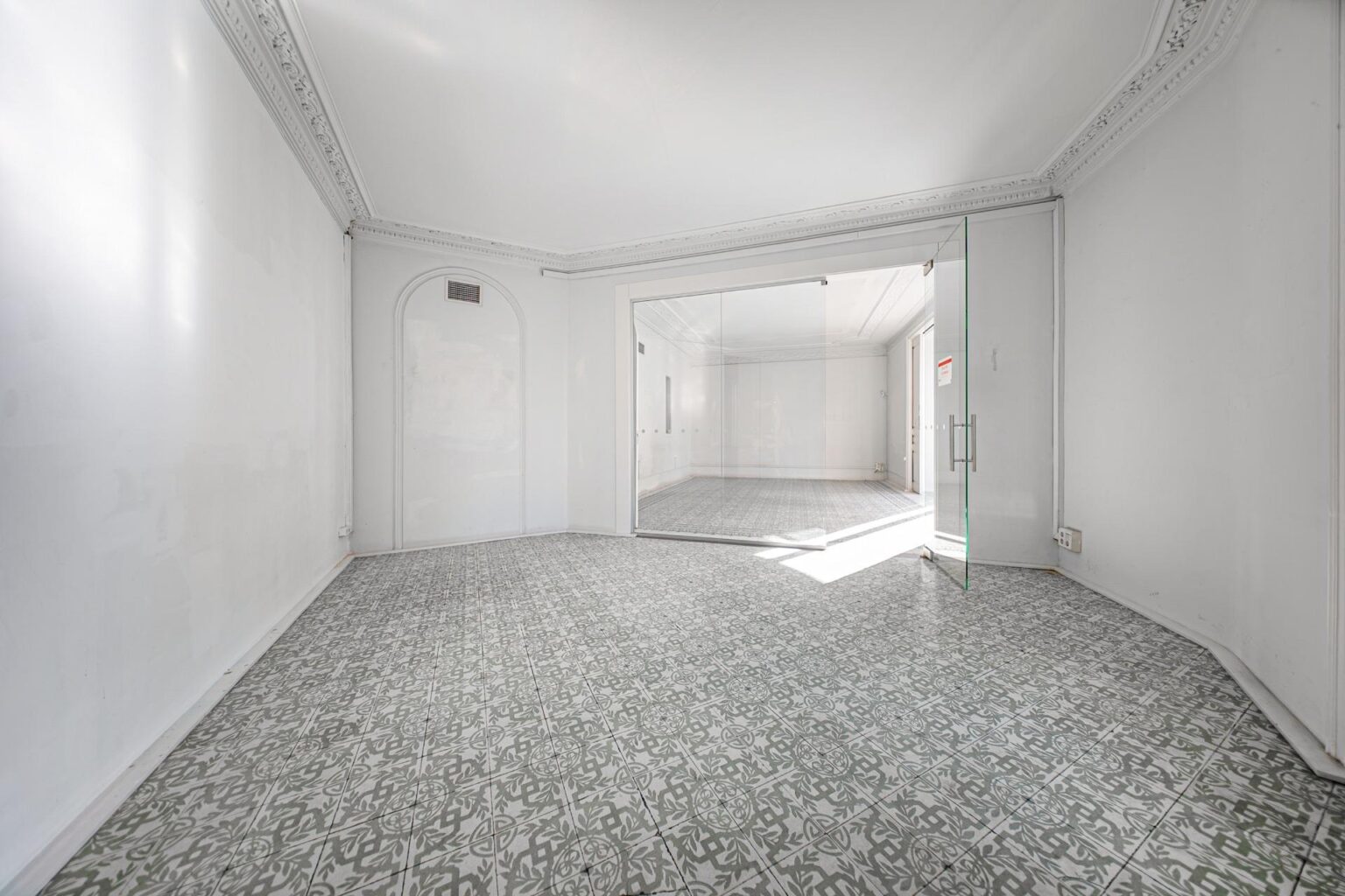 Luminoso y céntrico despacho en alquiler.