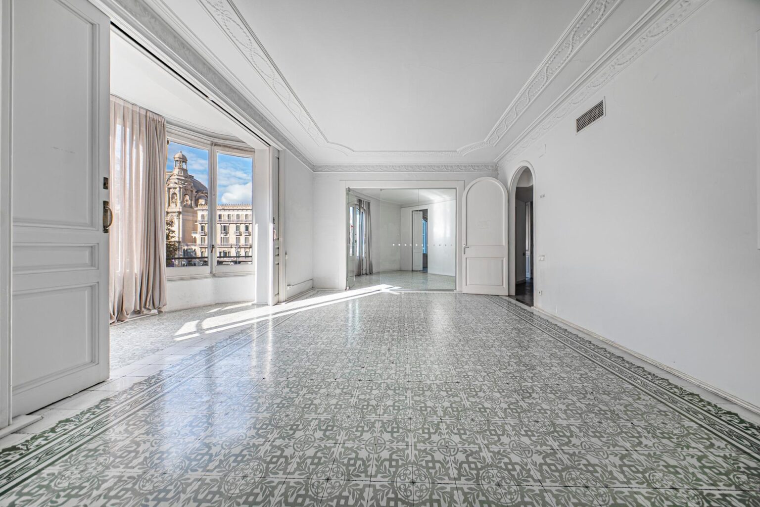 Luminoso y céntrico despacho en alquiler.