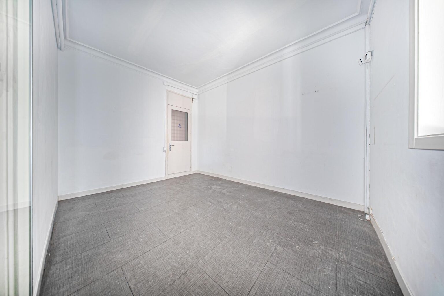 Luminoso y céntrico despacho en alquiler.