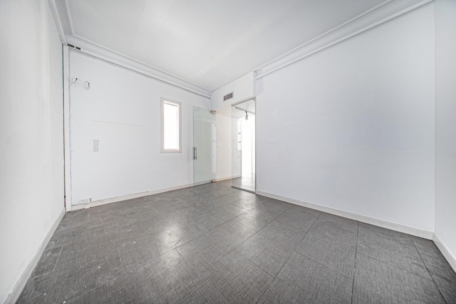 Luminoso y céntrico despacho en alquiler.