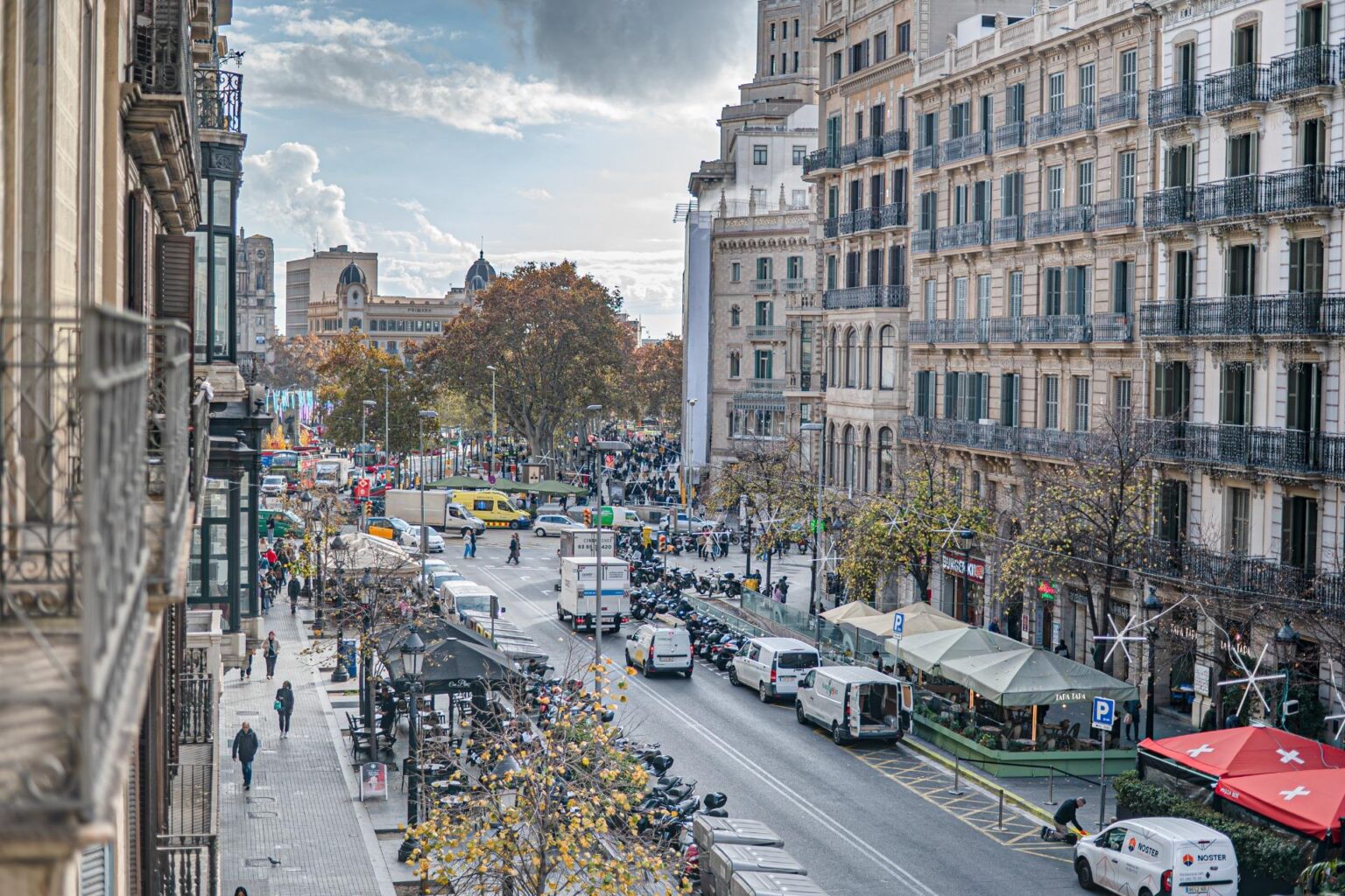 Luminoso y céntrico despacho en alquiler.