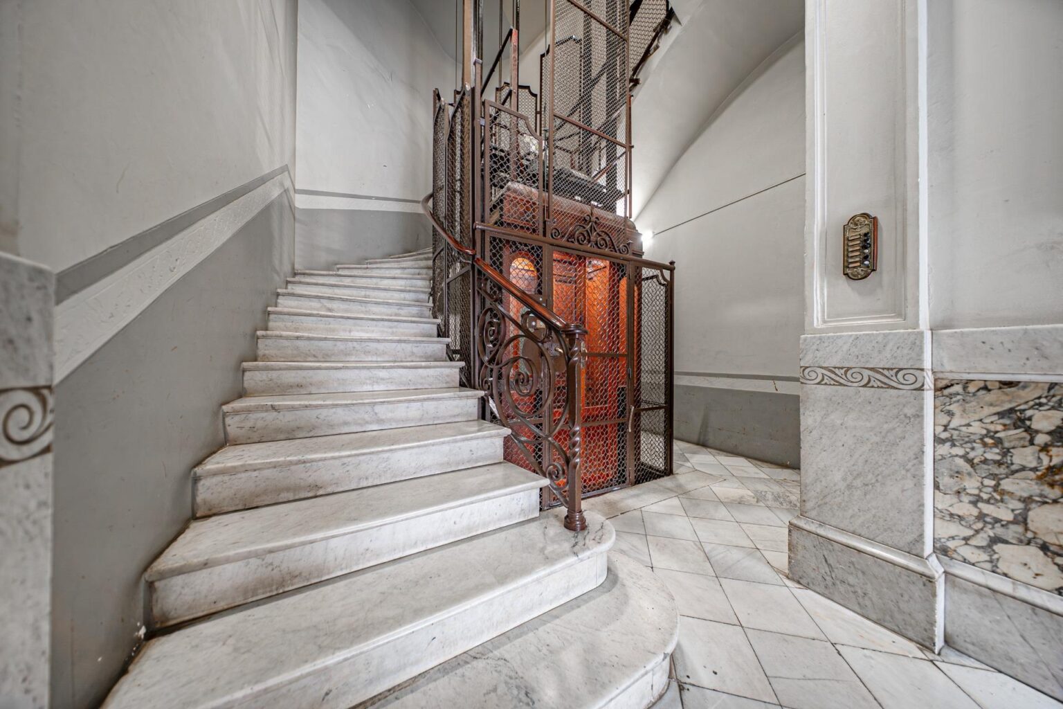 Luminoso y céntrico despacho en alquiler.