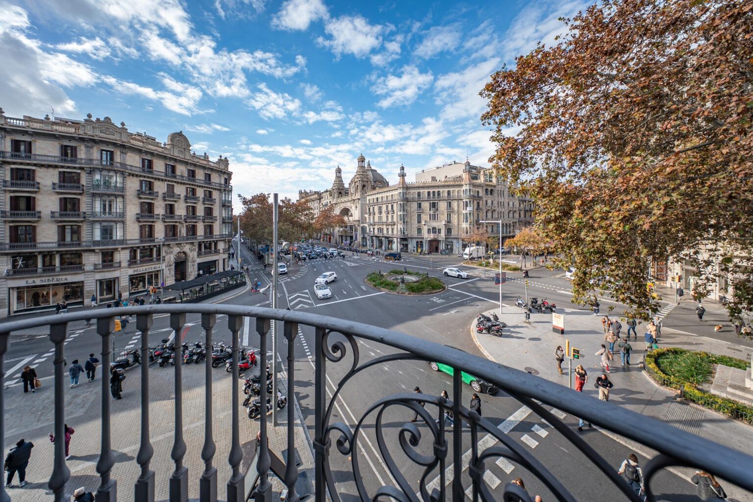 Luminoso y céntrico despacho en alquiler.