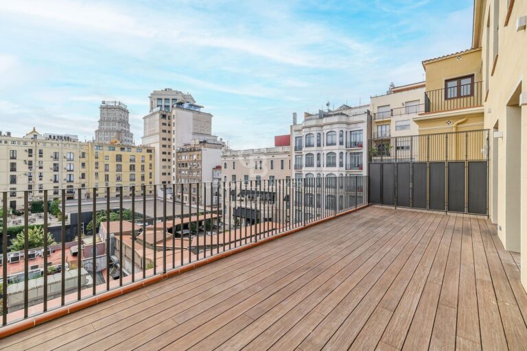 Ekskluzywny penthouse z tarasem w Dreta de l'Eixample