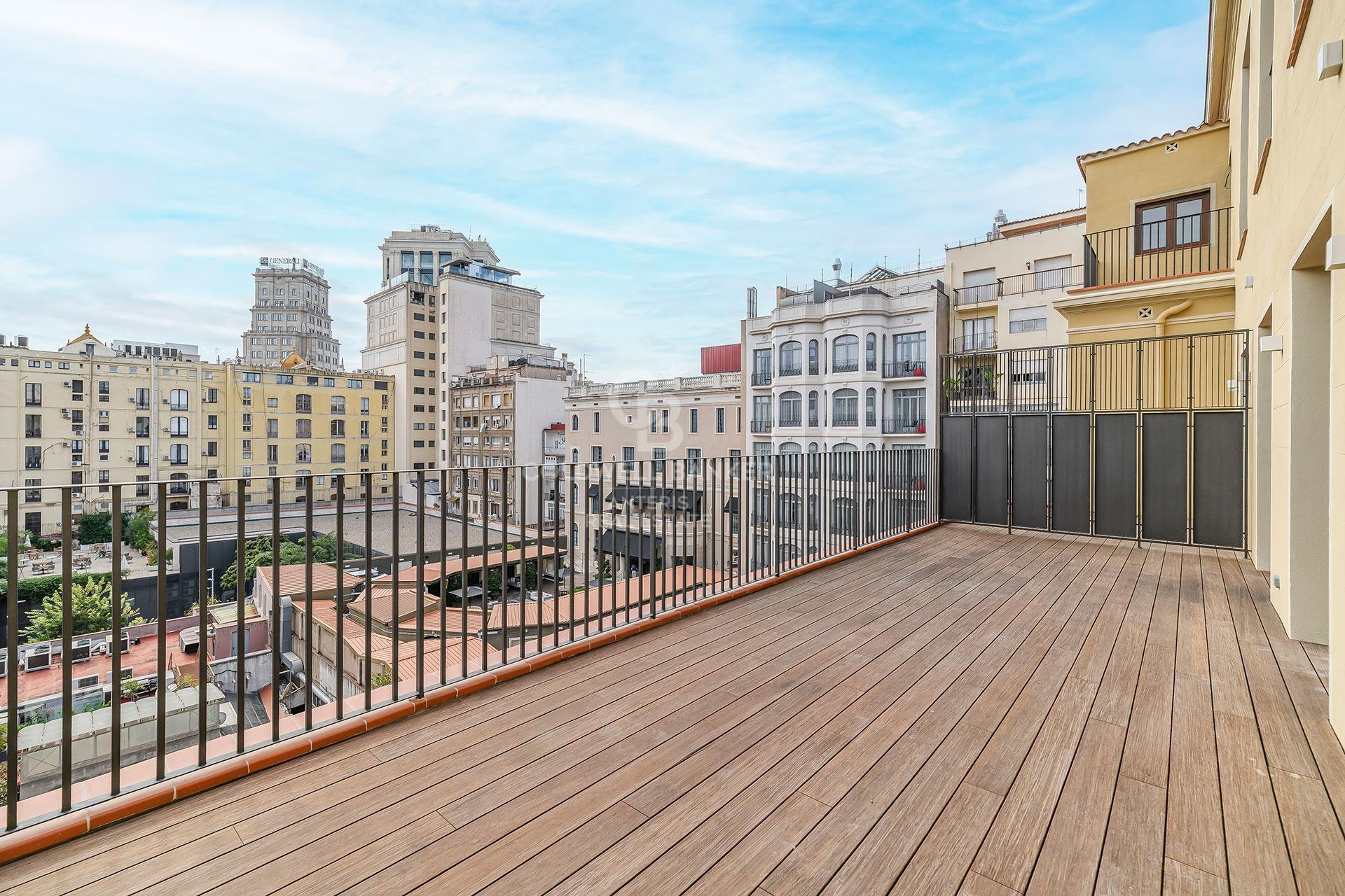 Exclusive penthouse with terrace in Dreta de l’Eixample